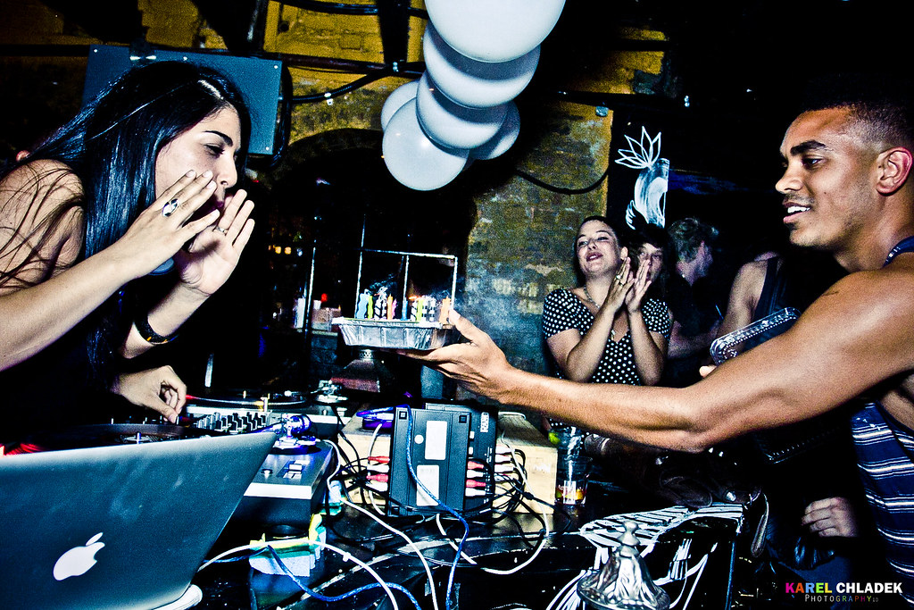 Shaydakiss spinning at a party