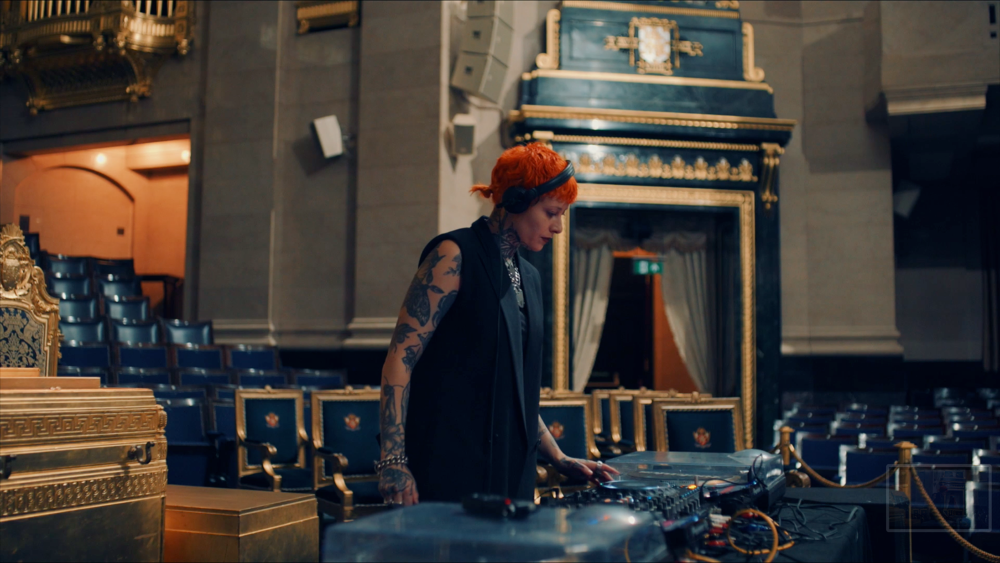 Samantha Togni DJing