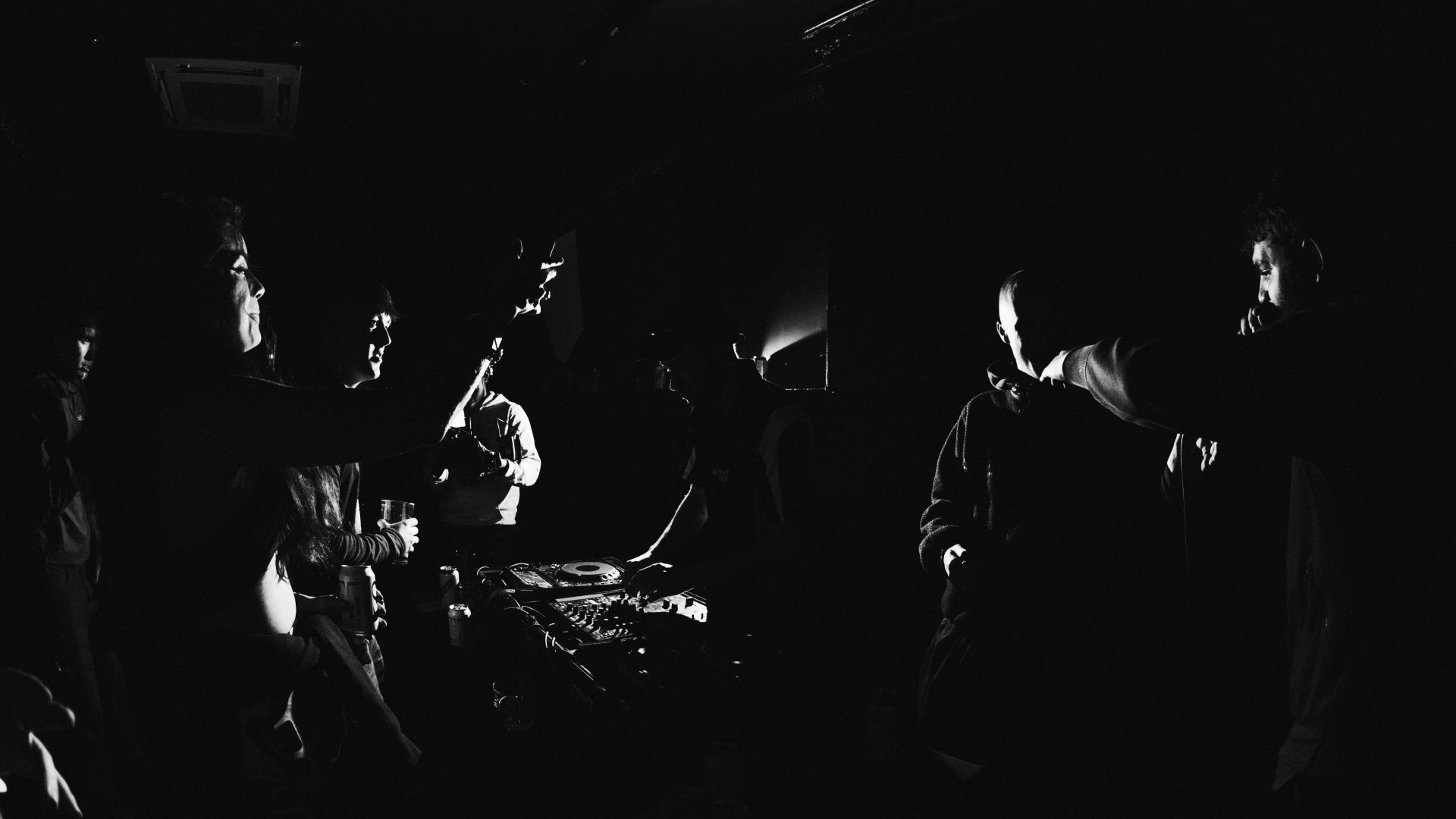 Motive Hunter Brings Artists And Ravers Together In The Name Of Jungle Music