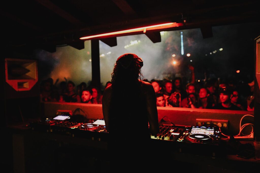 Kikelomo playing at Dekmantel Selectors in 2024. Photo credit: Alma Drnovac